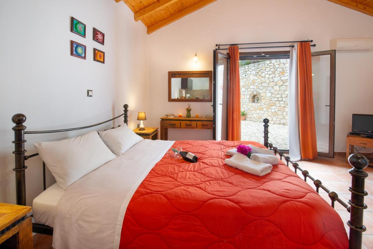 Bask In The Beauty Of Paxoi - Kirki'S Summer Retreats With Private Jacuzzis Ieromonachos Exterior foto