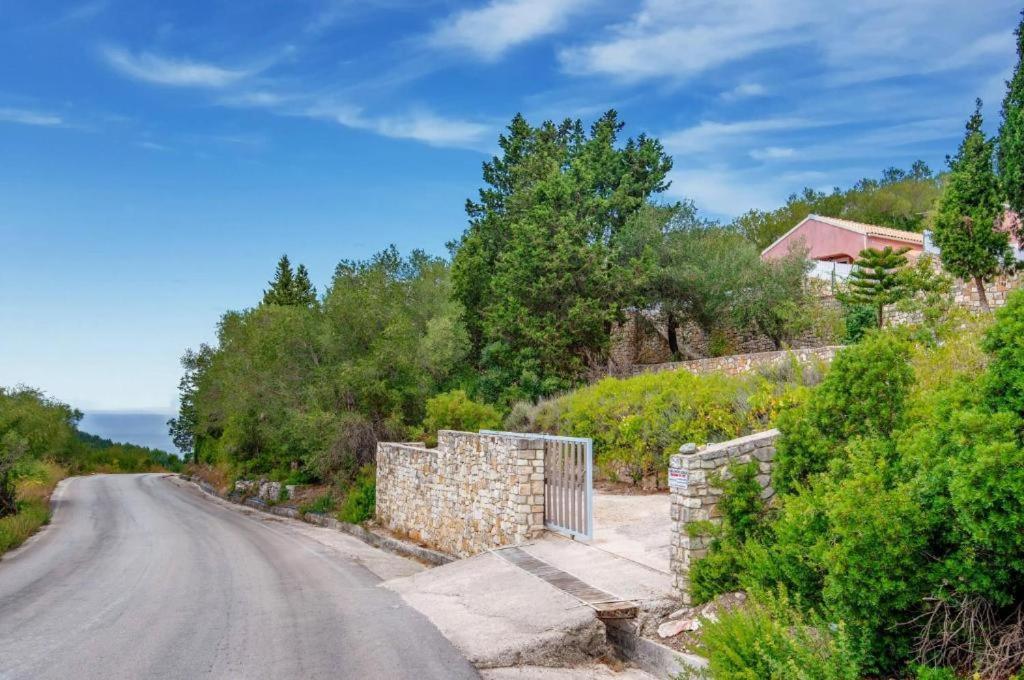Bask In The Beauty Of Paxoi - Kirki'S Summer Retreats With Private Jacuzzis Ieromonachos Exterior foto