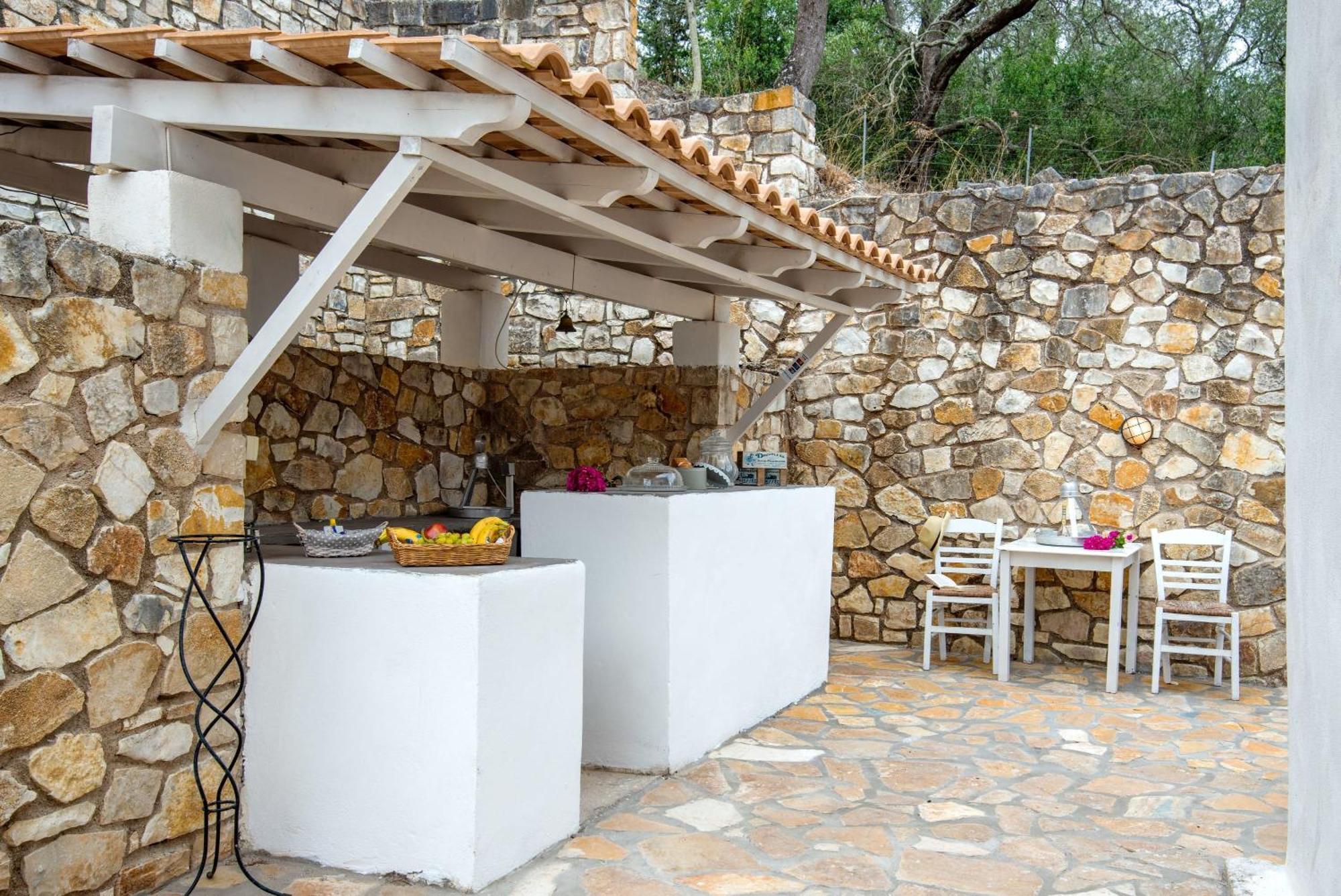 Bask In The Beauty Of Paxoi - Kirki'S Summer Retreats With Private Jacuzzis Ieromonachos Exterior foto