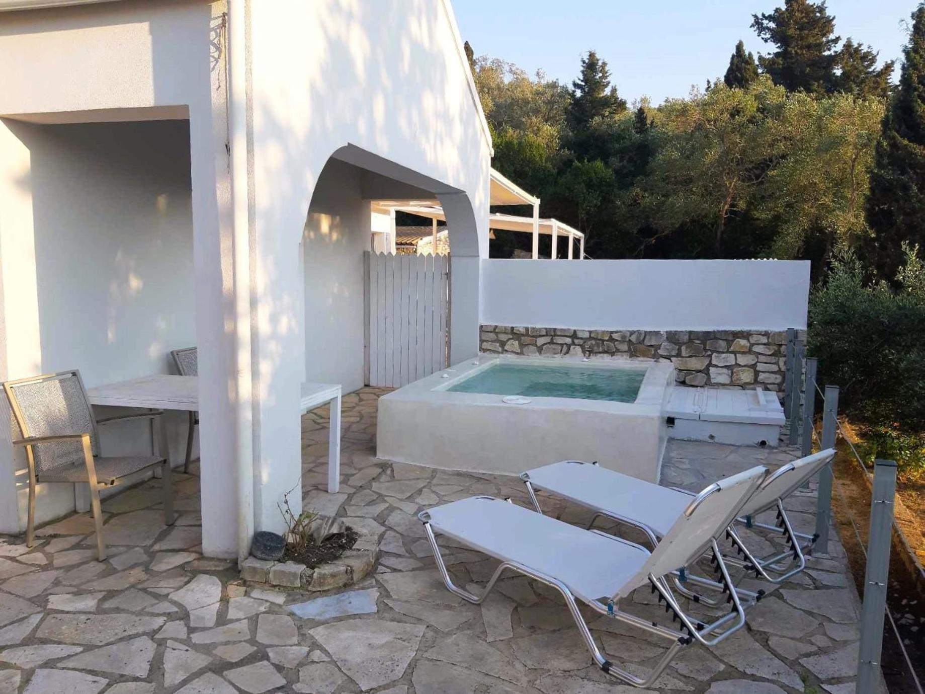 Bask In The Beauty Of Paxoi - Kirki'S Summer Retreats With Private Jacuzzis Ieromonachos Exterior foto