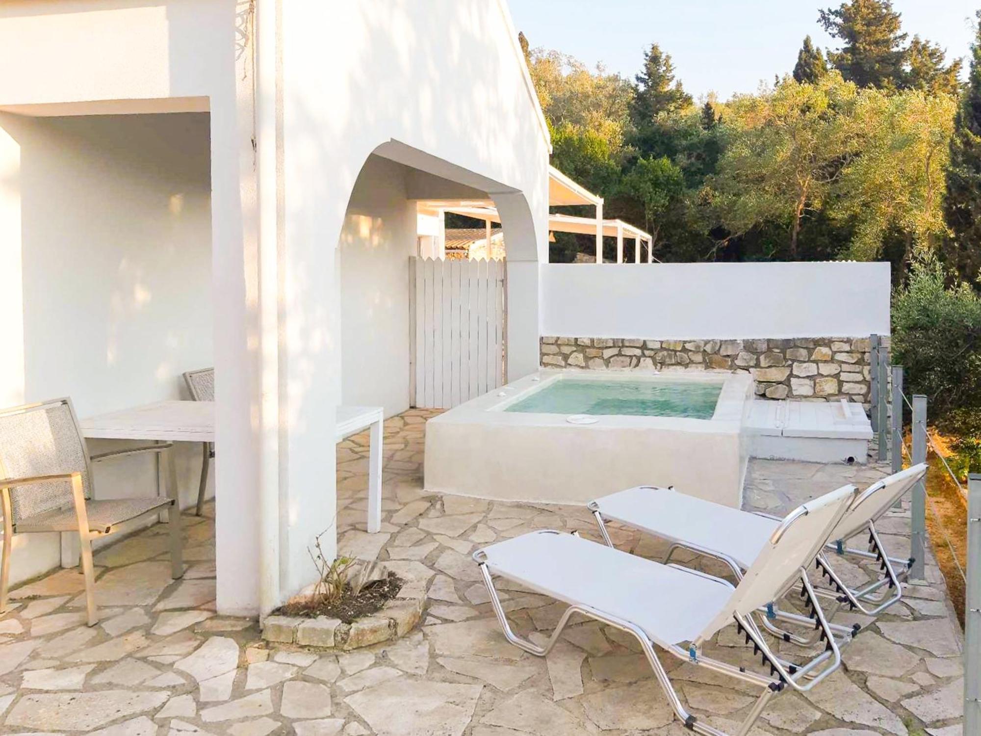 Bask In The Beauty Of Paxoi - Kirki'S Summer Retreats With Private Jacuzzis Ieromonachos Exterior foto